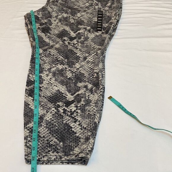 Torrid Snake Print Jegging Sz. 28 Short New - Picture 10 of 13